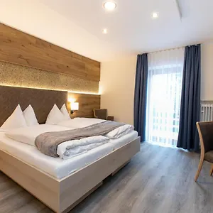 Am Wald 3*, Bad Tölz Německo